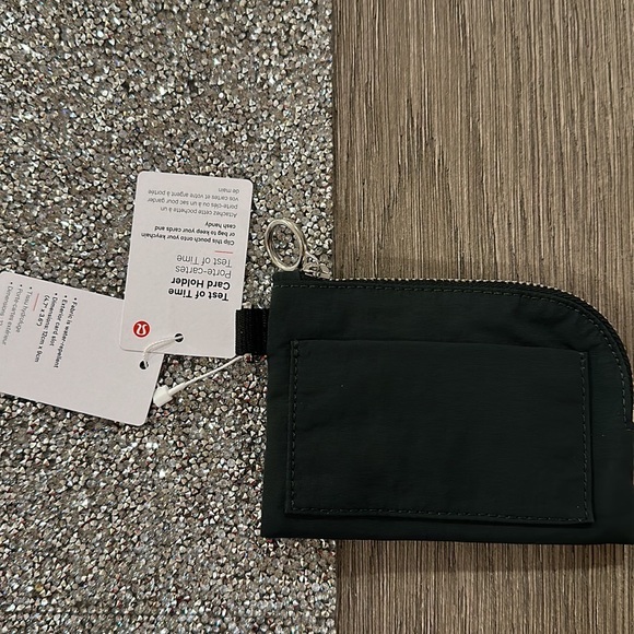 Lululemon Test of Time Card Holder NWT RAINFOREST BLACK/GREEN Unisex - Picture 3 of 6